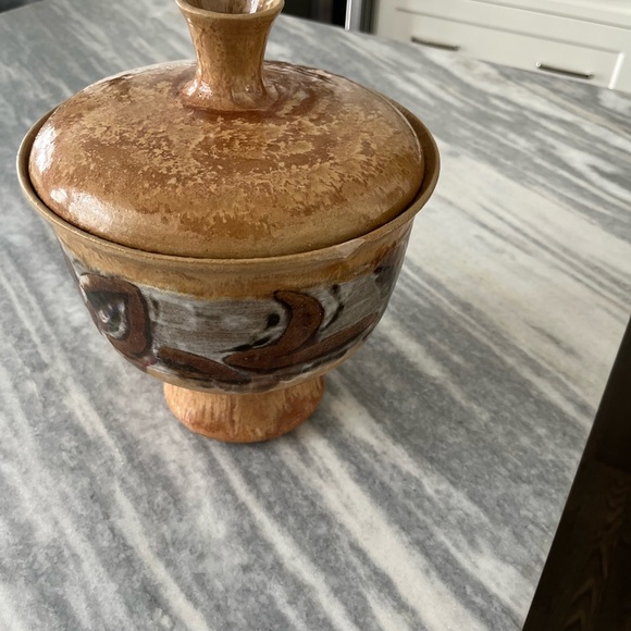 Amazing large vintage made by artisan covered serving vessel pot with lid - Picture 7 of 16